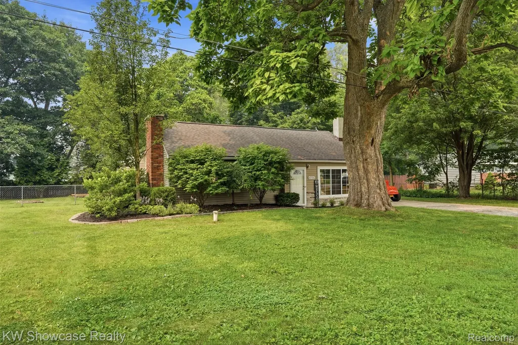 4775 Lake Grove Drive White Lake Charter Township MI 48383