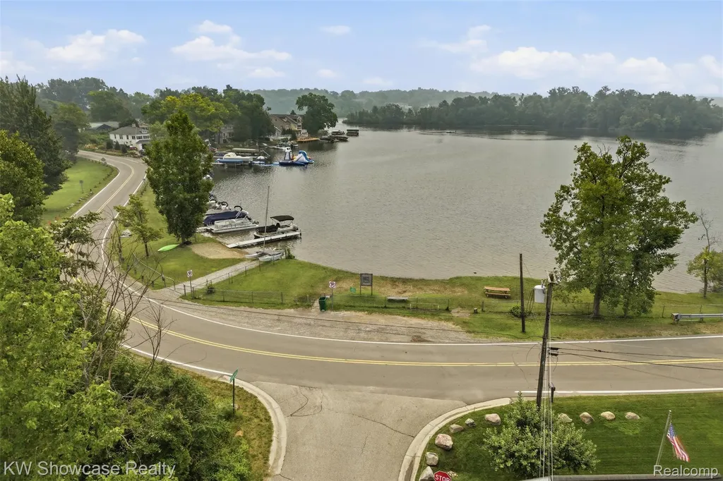 4775 Lake Grove Drive White Lake Charter Township MI 48383