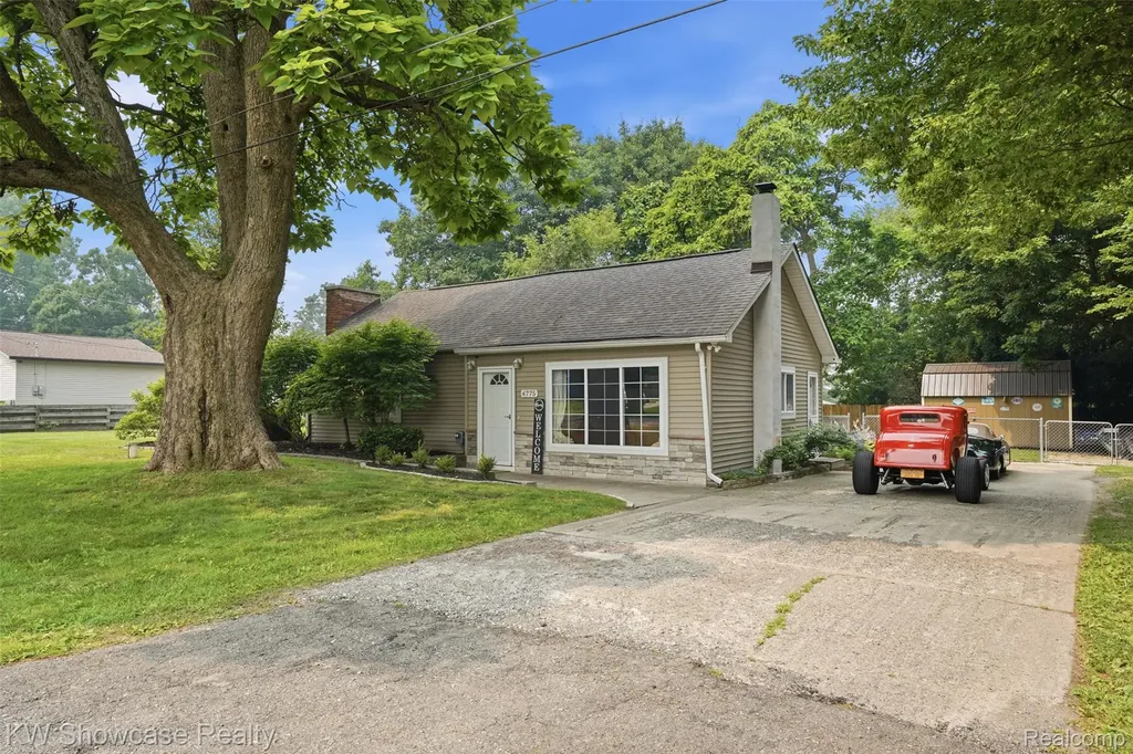 4775 Lake Grove Drive White Lake Charter Township MI 48383