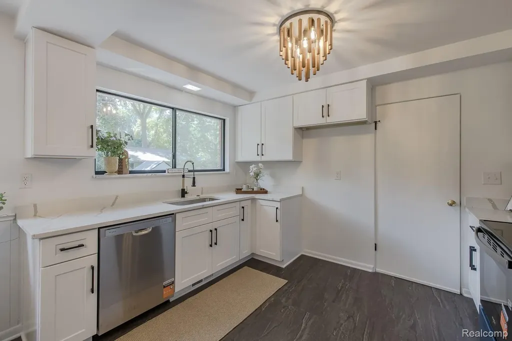 3161 Woodcrest Road Rochester Hills City MI 48309
