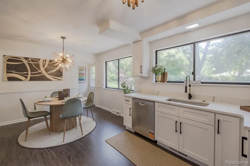 3161 Woodcrest Road Rochester Hills City MI 48309