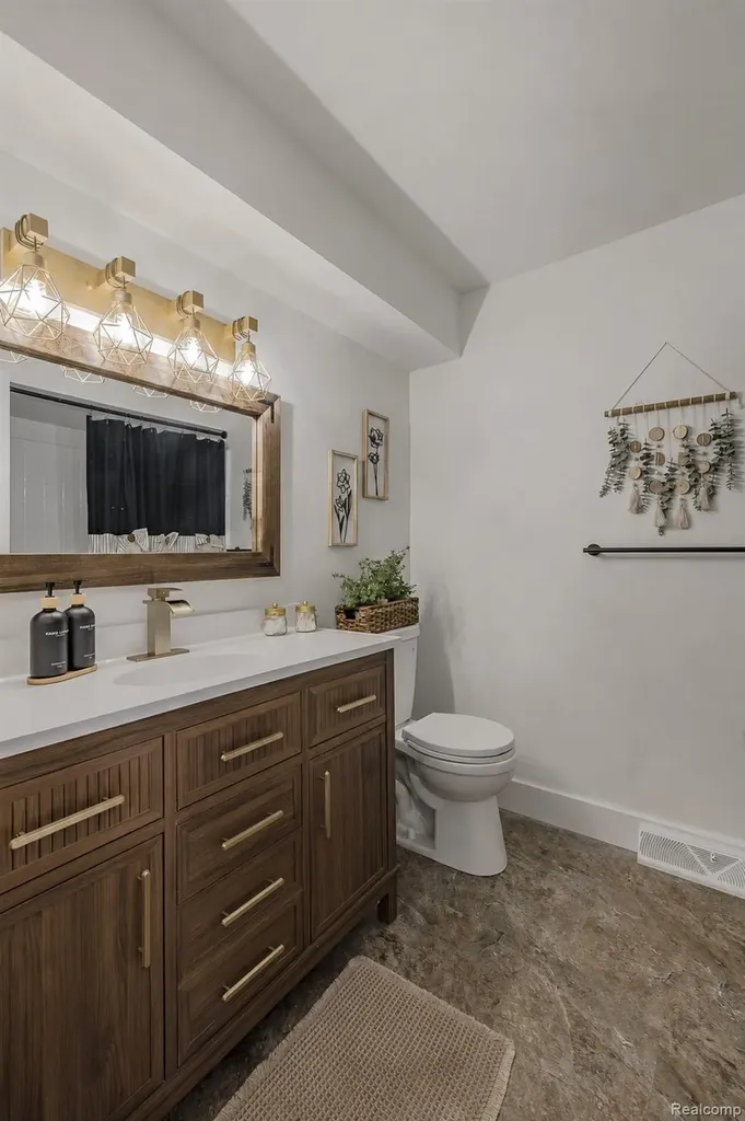 3161 Woodcrest Road Rochester Hills City MI 48309