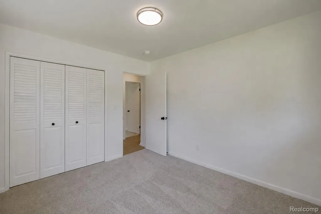3161 Woodcrest Road Rochester Hills City MI 48309