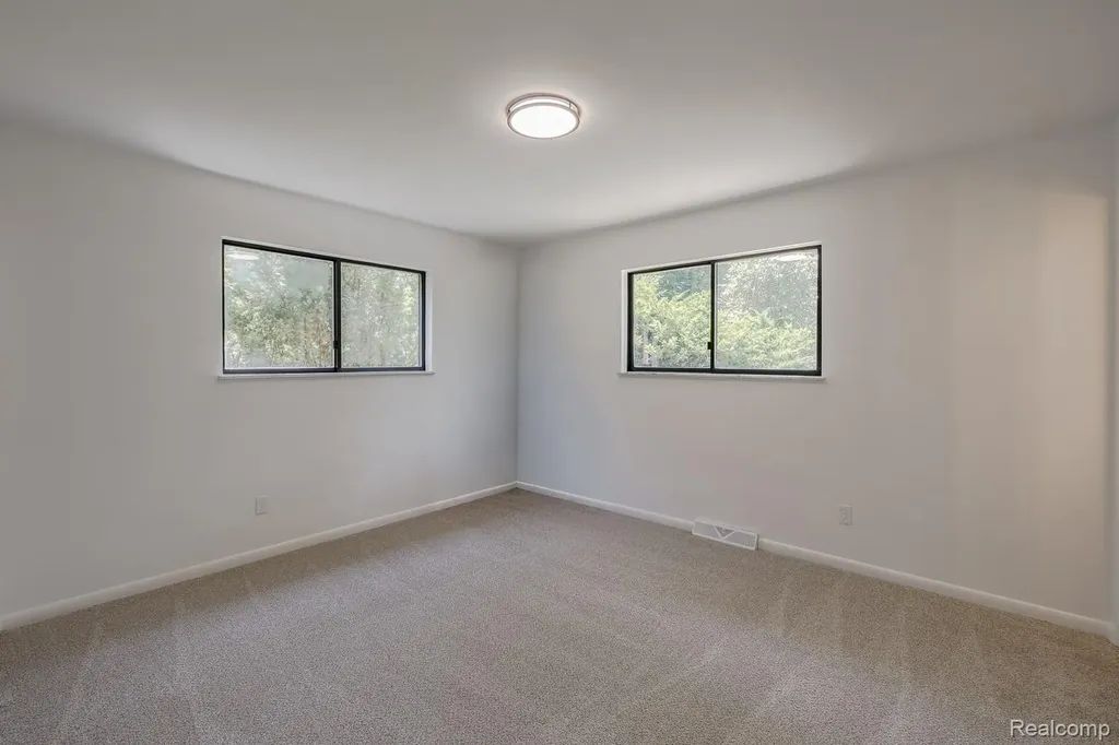3161 Woodcrest Road Rochester Hills City MI 48309