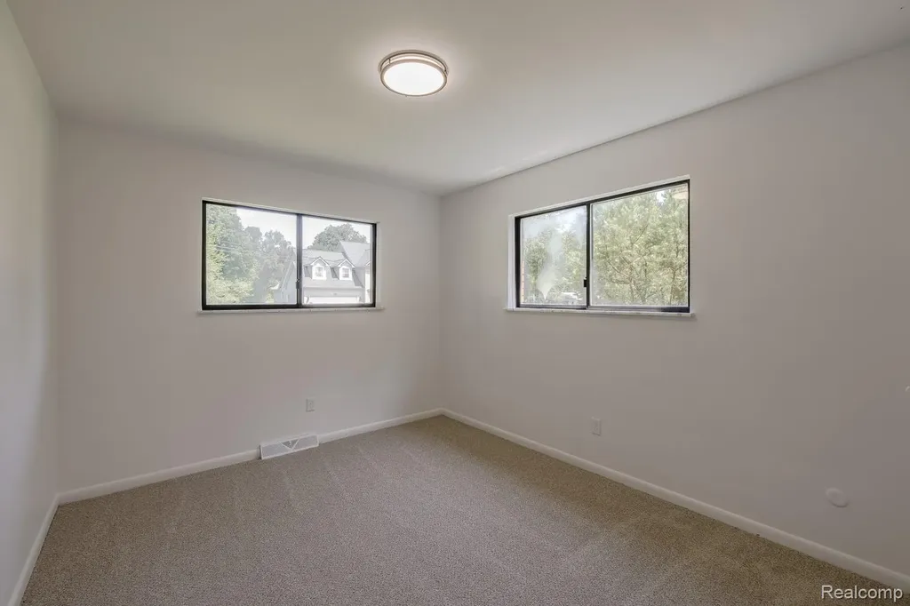 3161 Woodcrest Road Rochester Hills City MI 48309