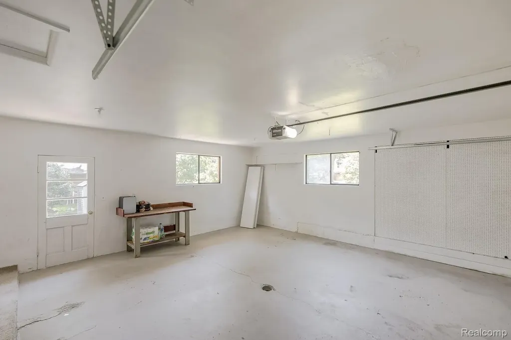 3161 Woodcrest Road Rochester Hills City MI 48309