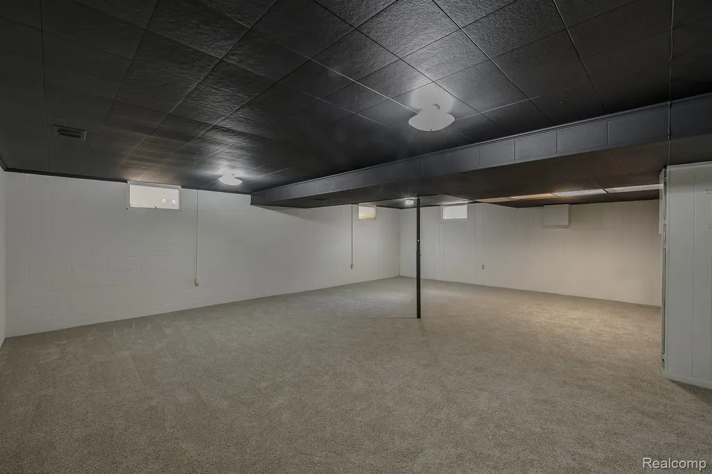 3161 Woodcrest Road Rochester Hills City MI 48309