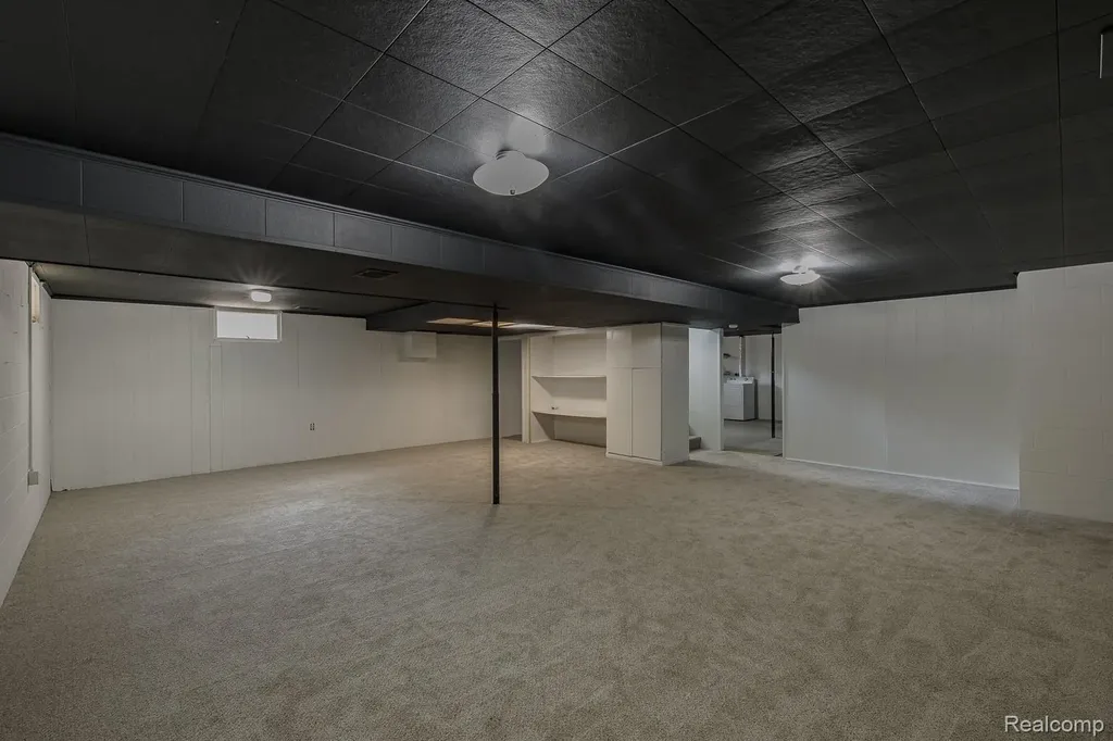 3161 Woodcrest Road Rochester Hills City MI 48309