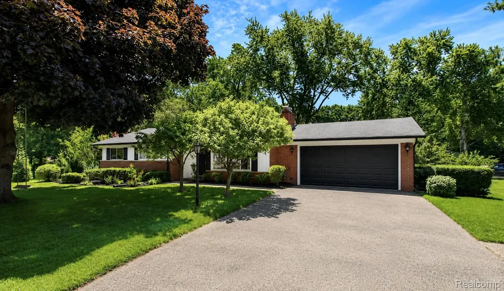 3161 Woodcrest Road Rochester Hills City MI 48309