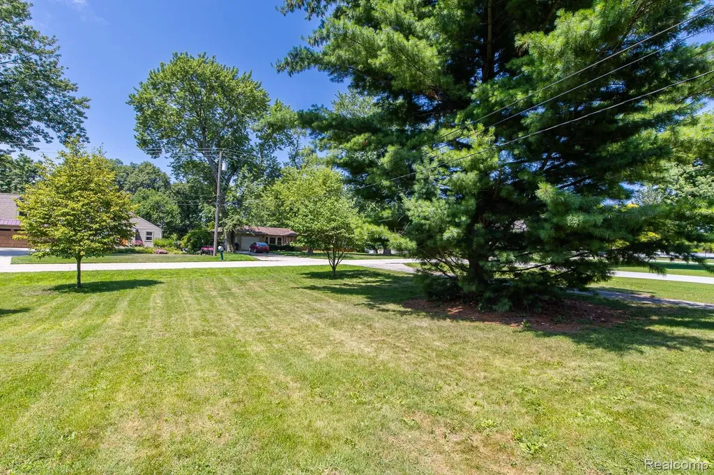 3161 Woodcrest Road Rochester Hills City MI 48309