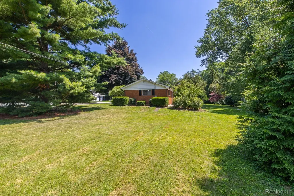 3161 Woodcrest Road Rochester Hills City MI 48309