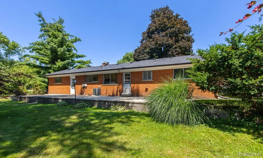 3161 Woodcrest Road Rochester Hills City MI 48309