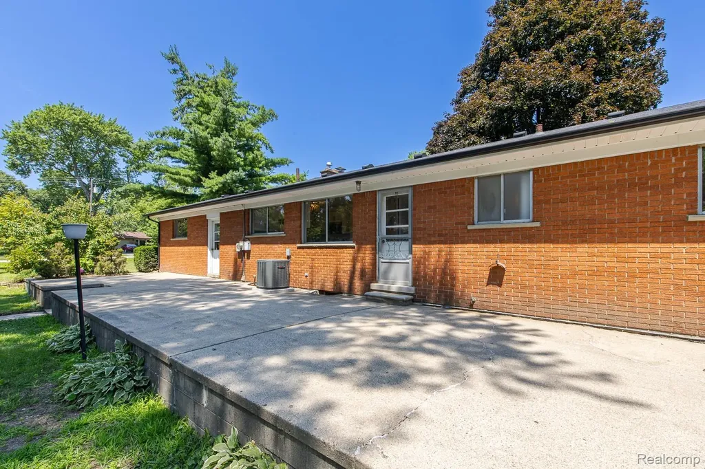 3161 Woodcrest Road Rochester Hills City MI 48309
