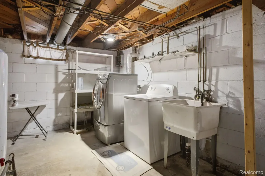 439 Cleveland Avenue Lincoln Park City MI 48146