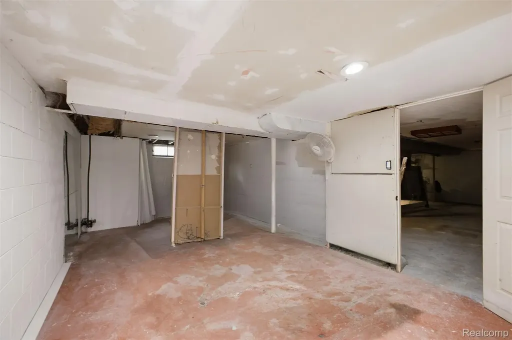 439 Cleveland Avenue Lincoln Park City MI 48146