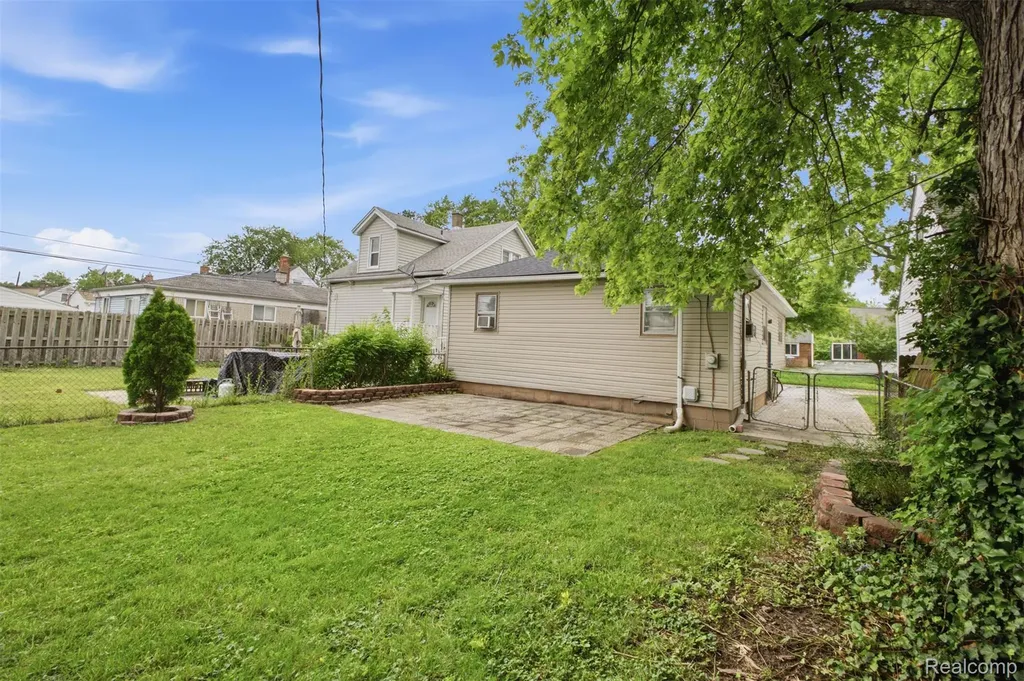 439 Cleveland Avenue Lincoln Park City MI 48146