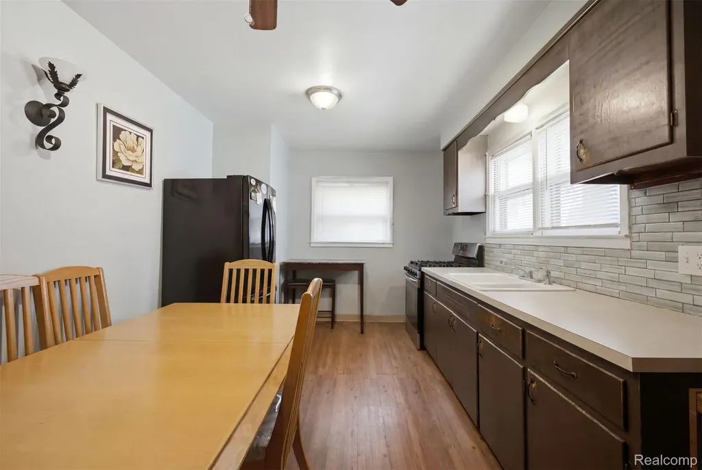 439 Cleveland Avenue Lincoln Park City MI 48146