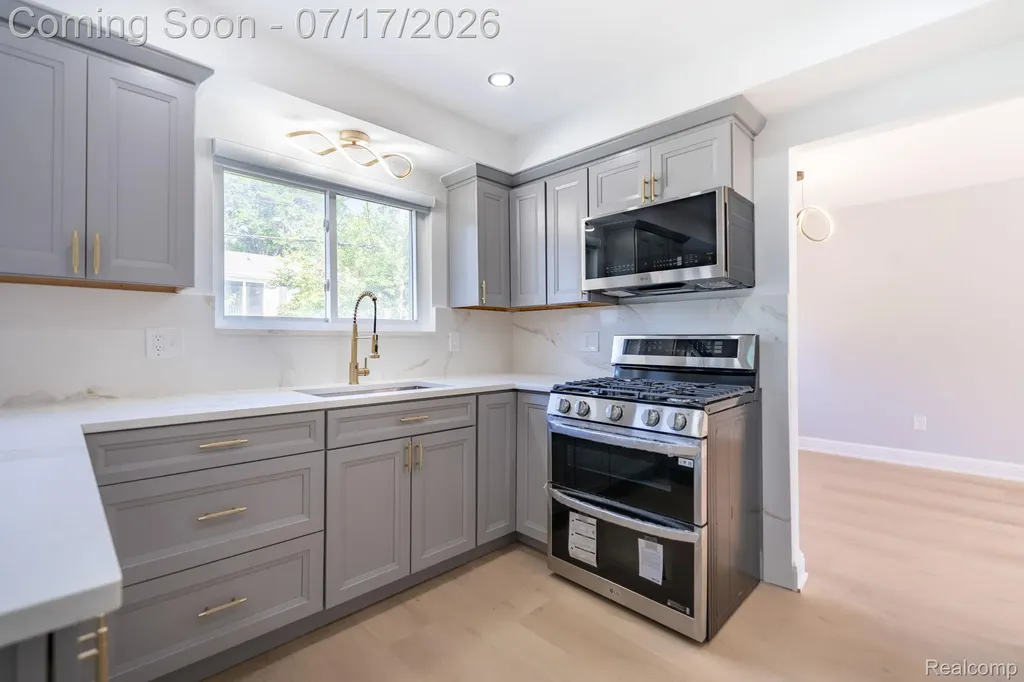 27426 Marshall Street Southfield City MI 48076