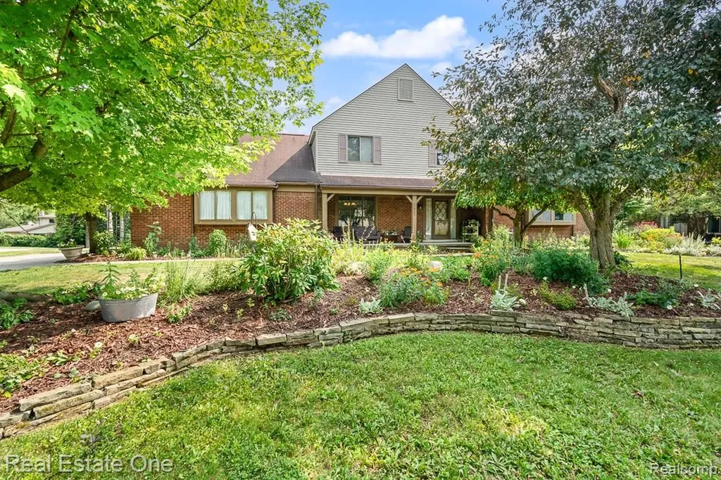 2355 Hillendale Drive Rochester Hills City MI 48309