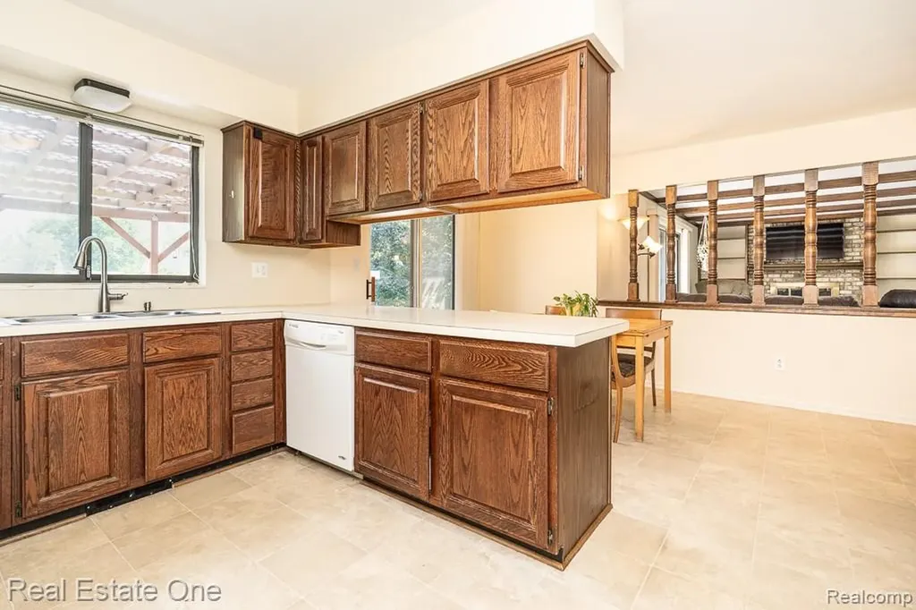 2355 Hillendale Drive Rochester Hills City MI 48309