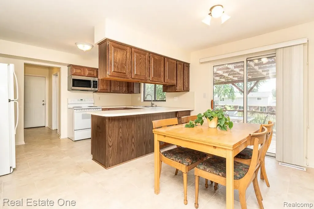 2355 Hillendale Drive Rochester Hills City MI 48309