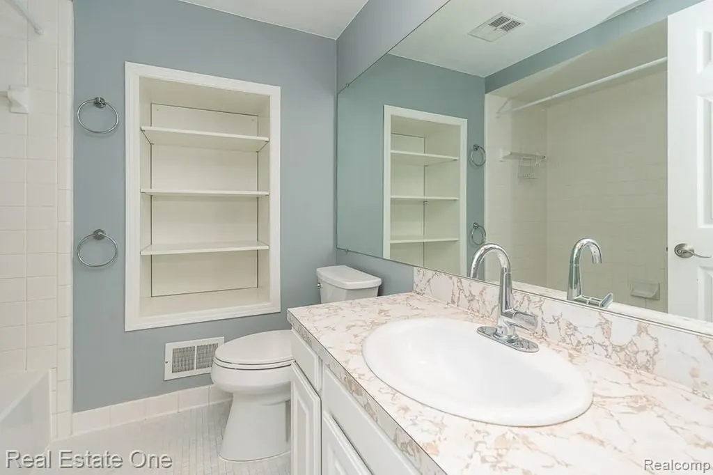 2355 Hillendale Drive Rochester Hills City MI 48309