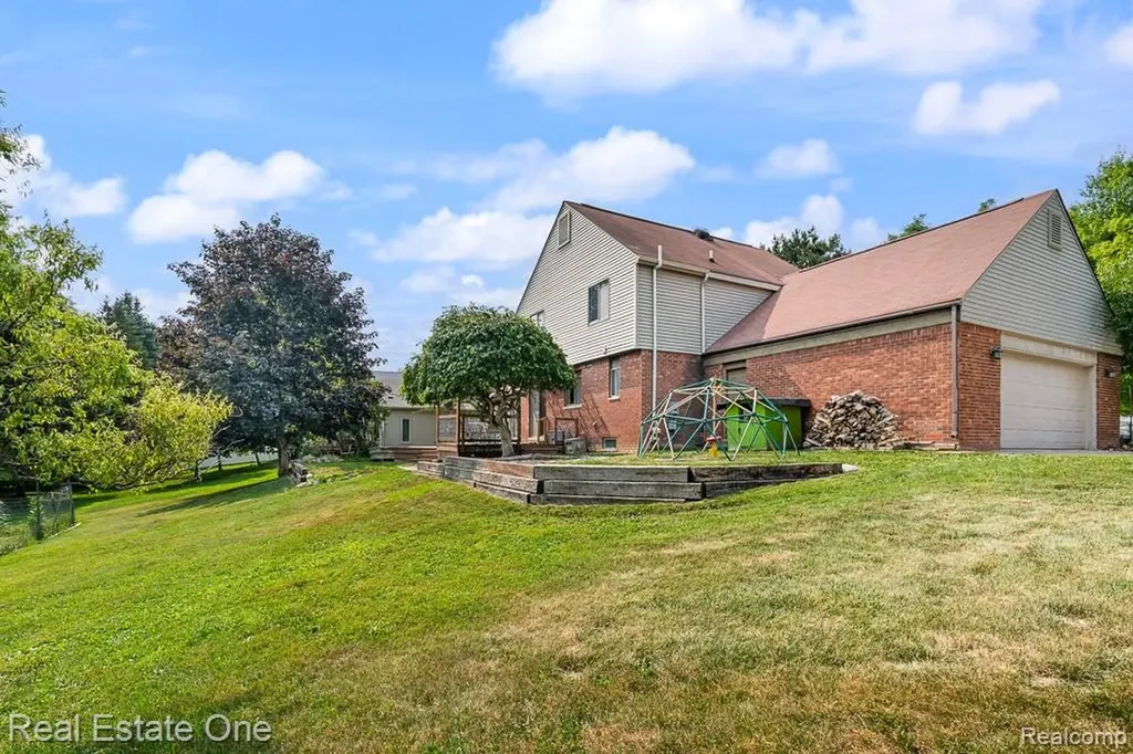 2355 Hillendale Drive Rochester Hills City MI 48309
