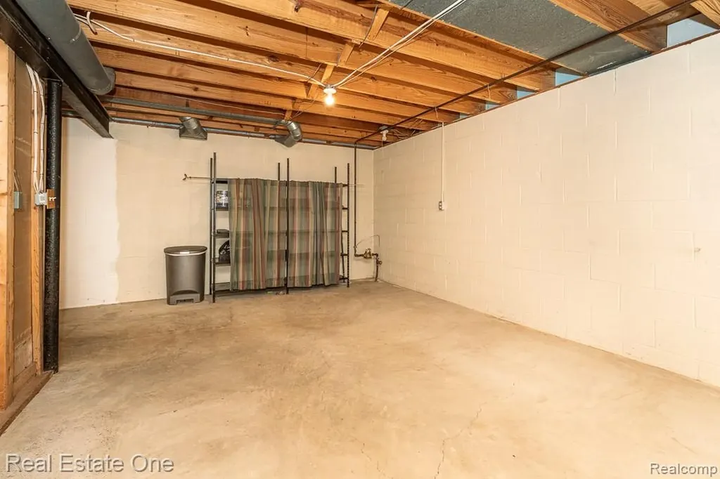 2355 Hillendale Drive Rochester Hills City MI 48309