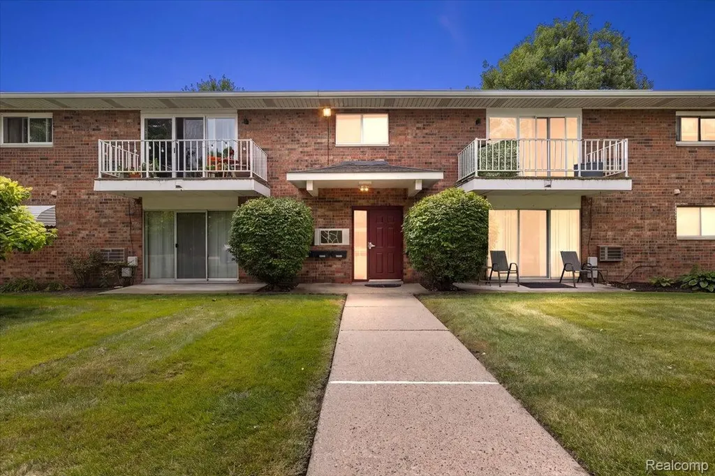 15048 Fairfield Street Livonia City MI 48154