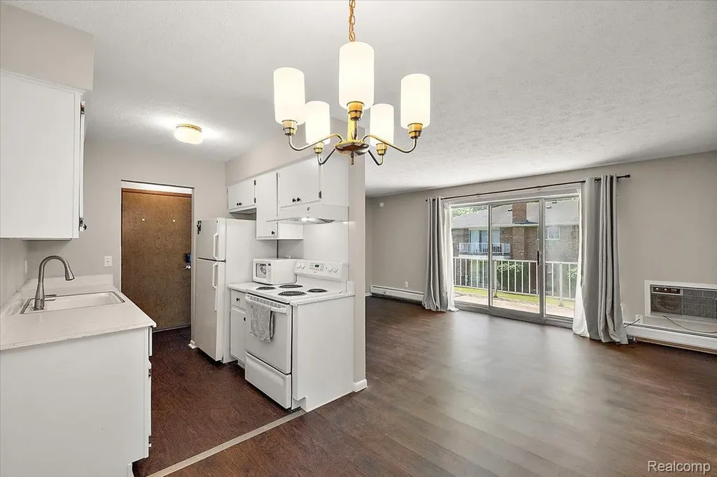 15048 Fairfield Street Livonia City MI 48154