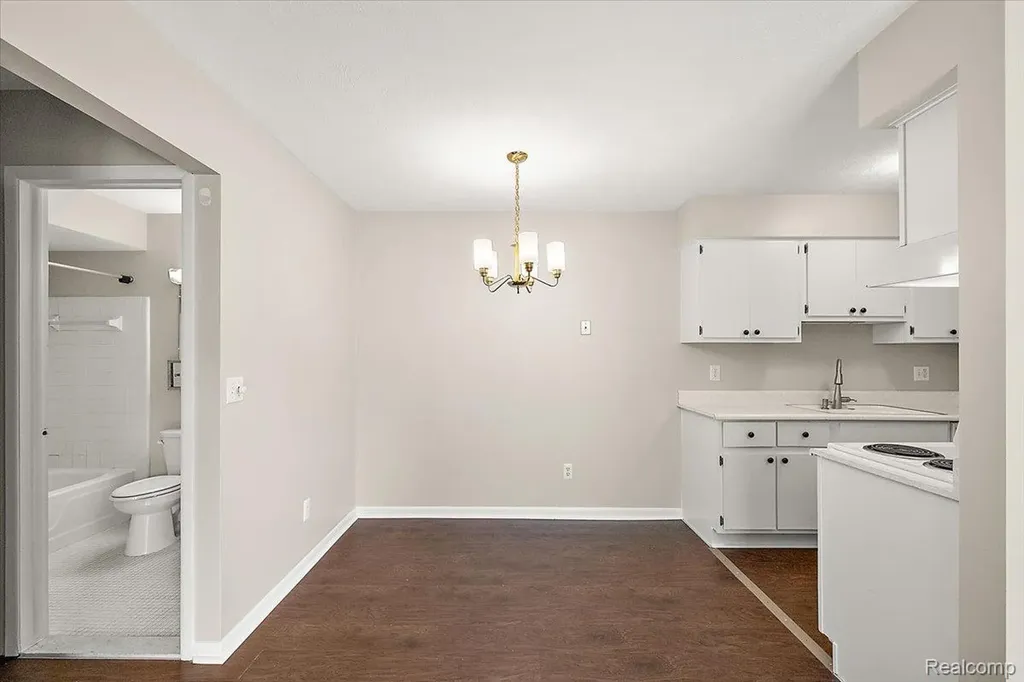 15048 Fairfield Street Livonia City MI 48154