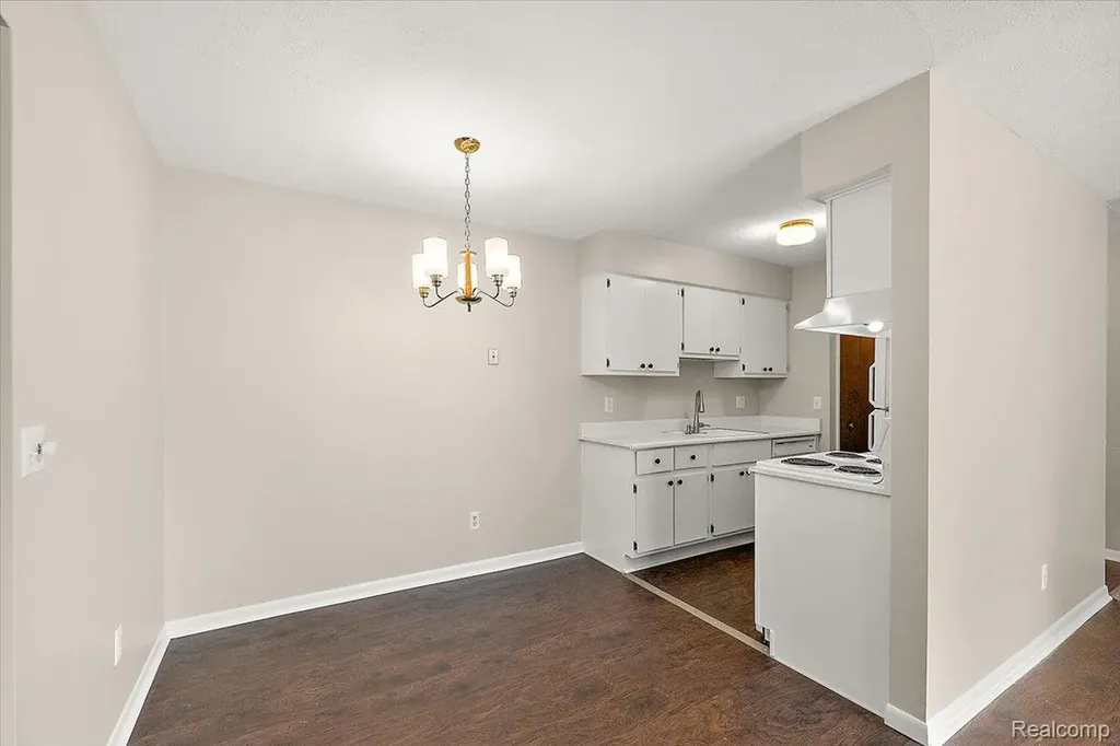 15048 Fairfield Street Livonia City MI 48154