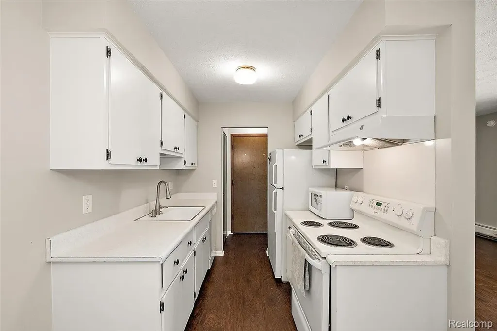 15048 Fairfield Street Livonia City MI 48154