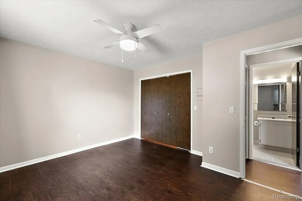 15048 Fairfield Street Livonia City MI 48154