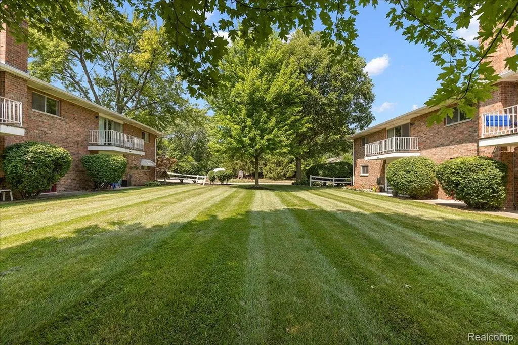 15048 Fairfield Street Livonia City MI 48154
