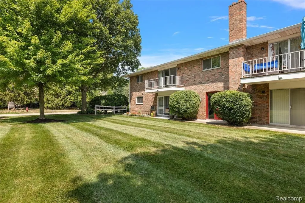 15048 Fairfield Street Livonia City MI 48154