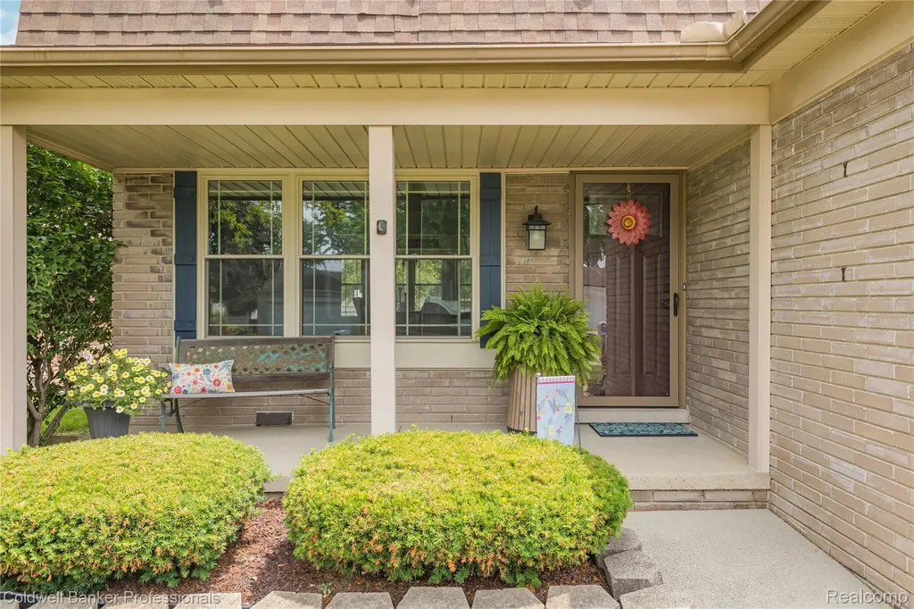 39452 Sunderland Drive Clinton Charter Township MI 48038
