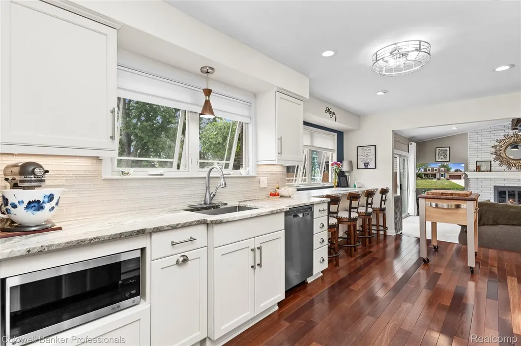 39452 Sunderland Drive Clinton Charter Township MI 48038