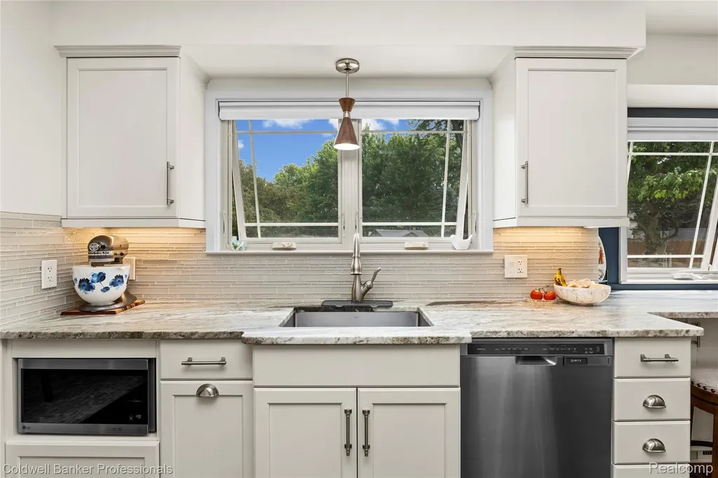 39452 Sunderland Drive Clinton Charter Township MI 48038