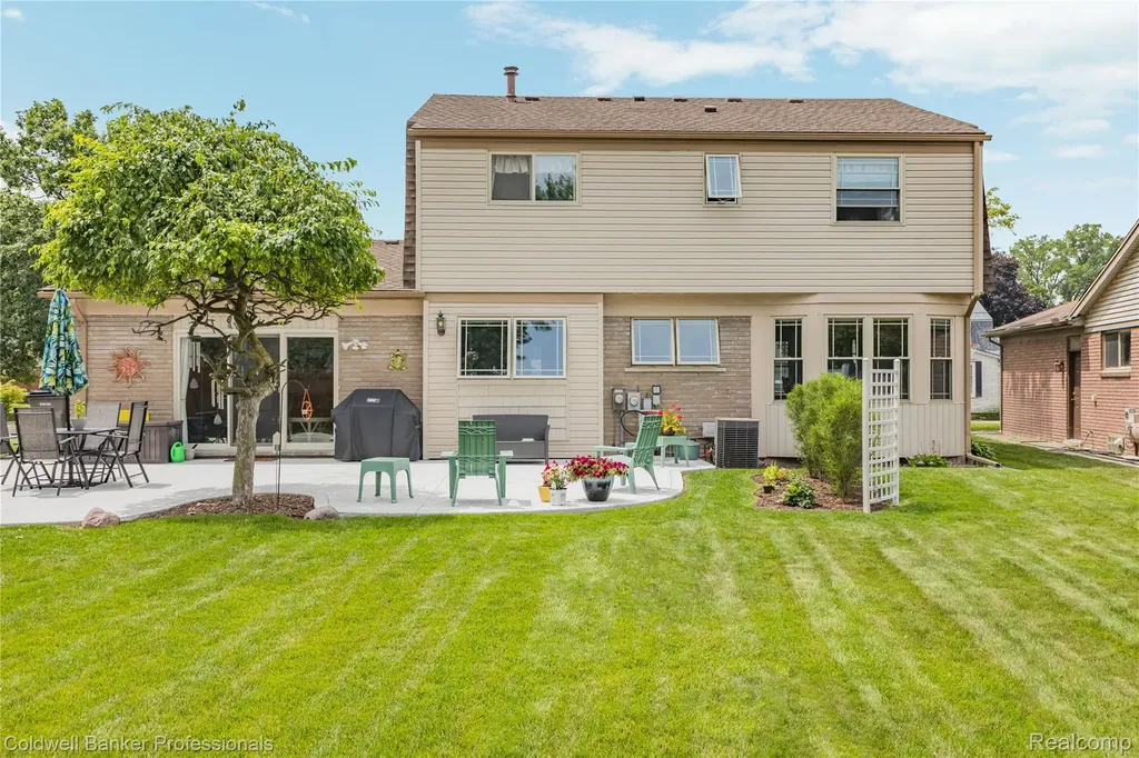 39452 Sunderland Drive Clinton Charter Township MI 48038