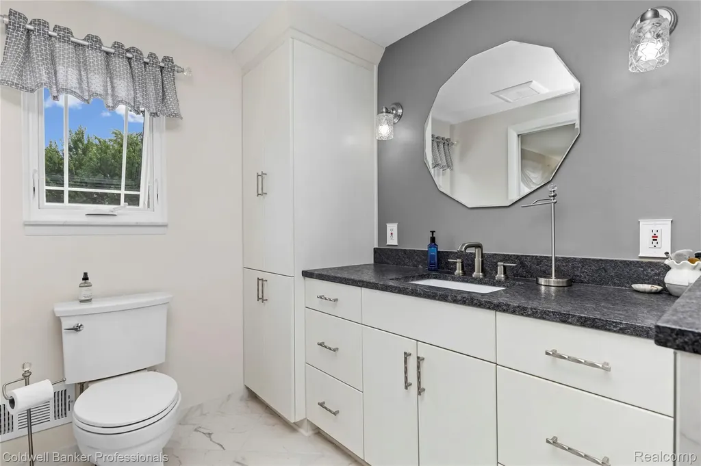 39452 Sunderland Drive Clinton Charter Township MI 48038