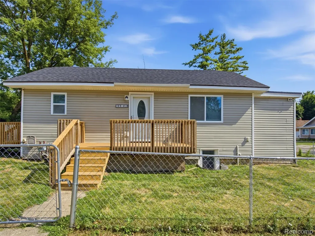 84 W End Avenue Waterford Charter Township MI 48328