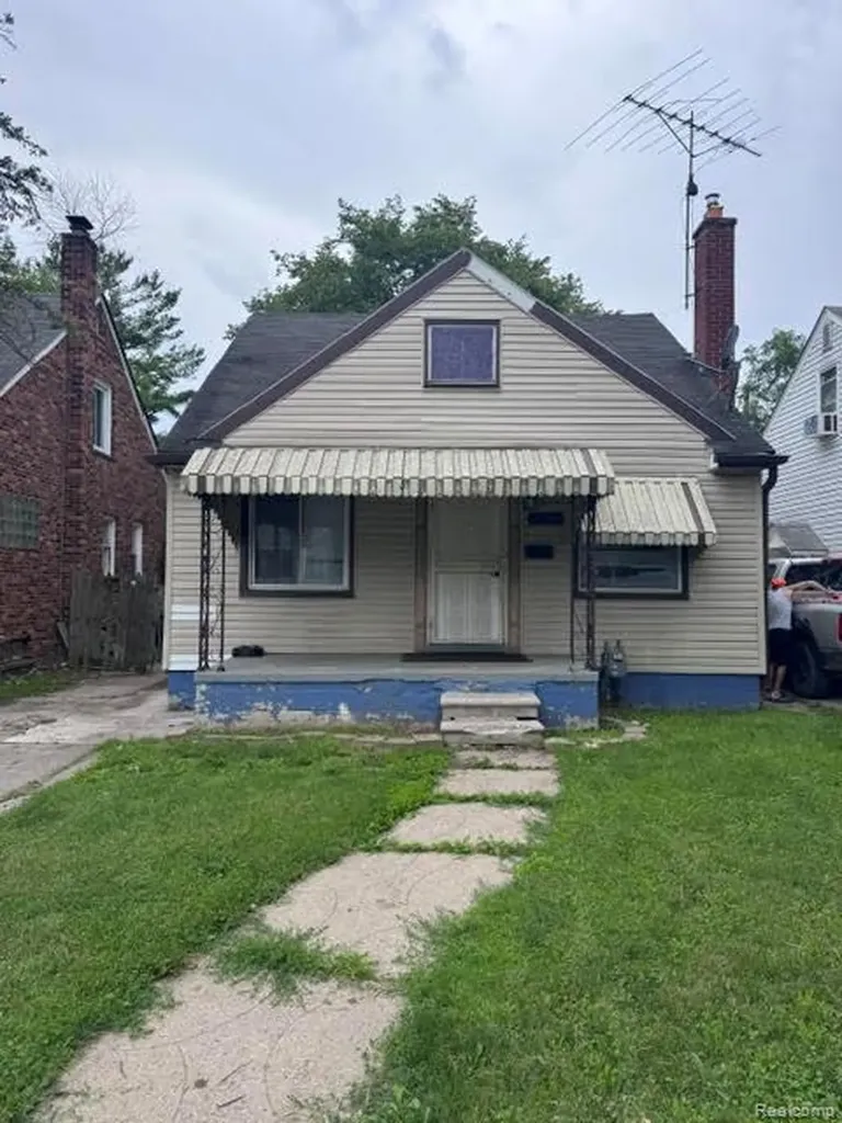 7337 Woodmont Avenue Detroit City MI 48228