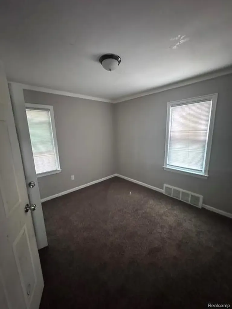 7337 Woodmont Avenue Detroit City MI 48228