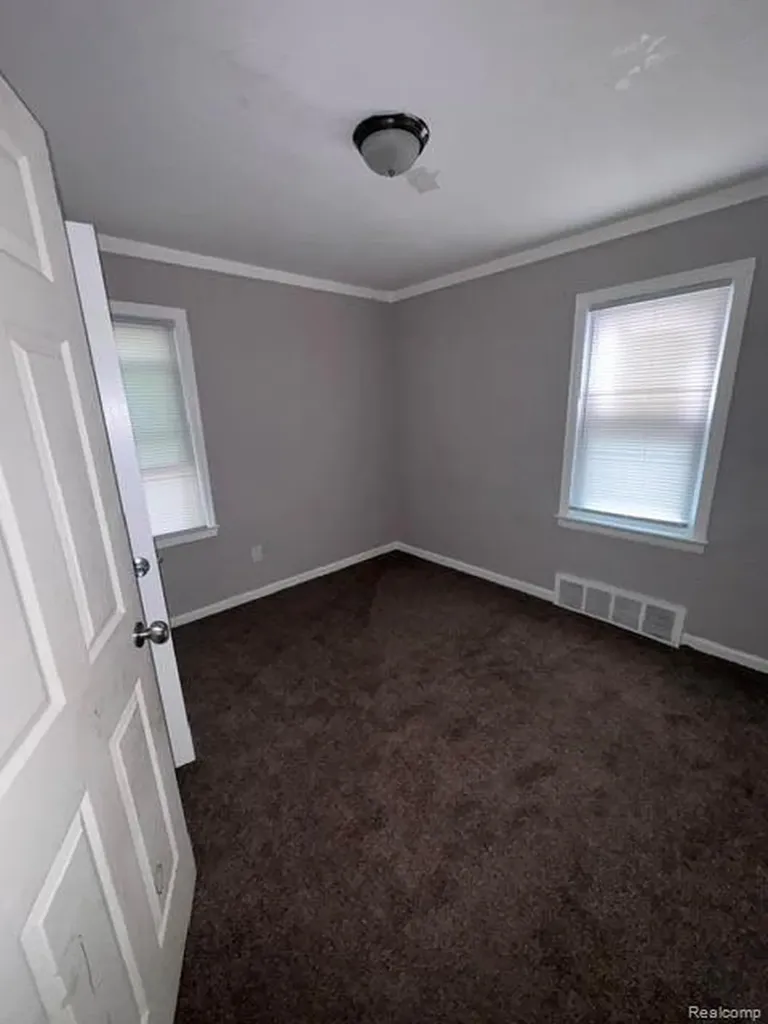 7337 Woodmont Avenue Detroit City MI 48228