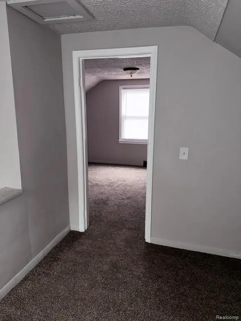 7337 Woodmont Avenue Detroit City MI 48228