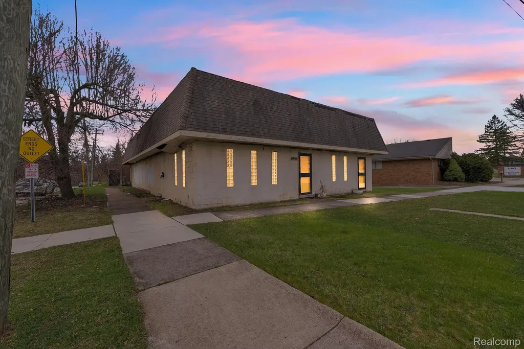 24501 Ann Arbor Trail Dearborn Heights City MI 48127