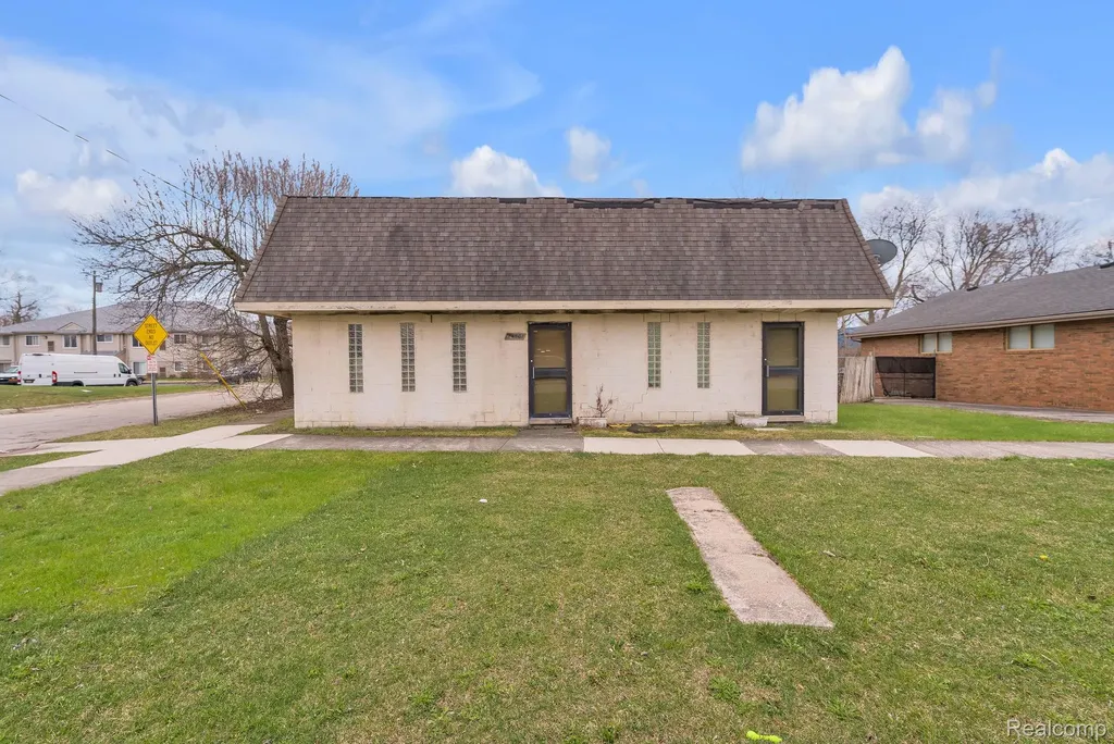 24501 Ann Arbor Trail Dearborn Heights City MI 48127