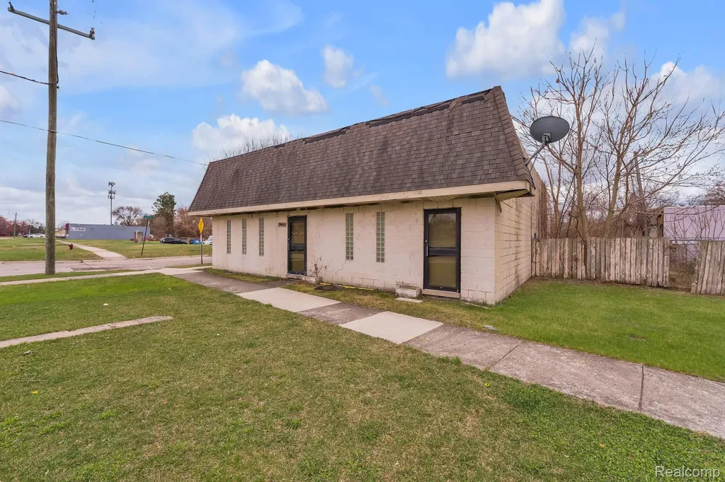 24501 Ann Arbor Trail Dearborn Heights City MI 48127
