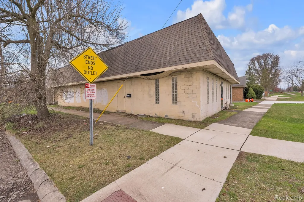 24501 Ann Arbor Trail Dearborn Heights City MI 48127